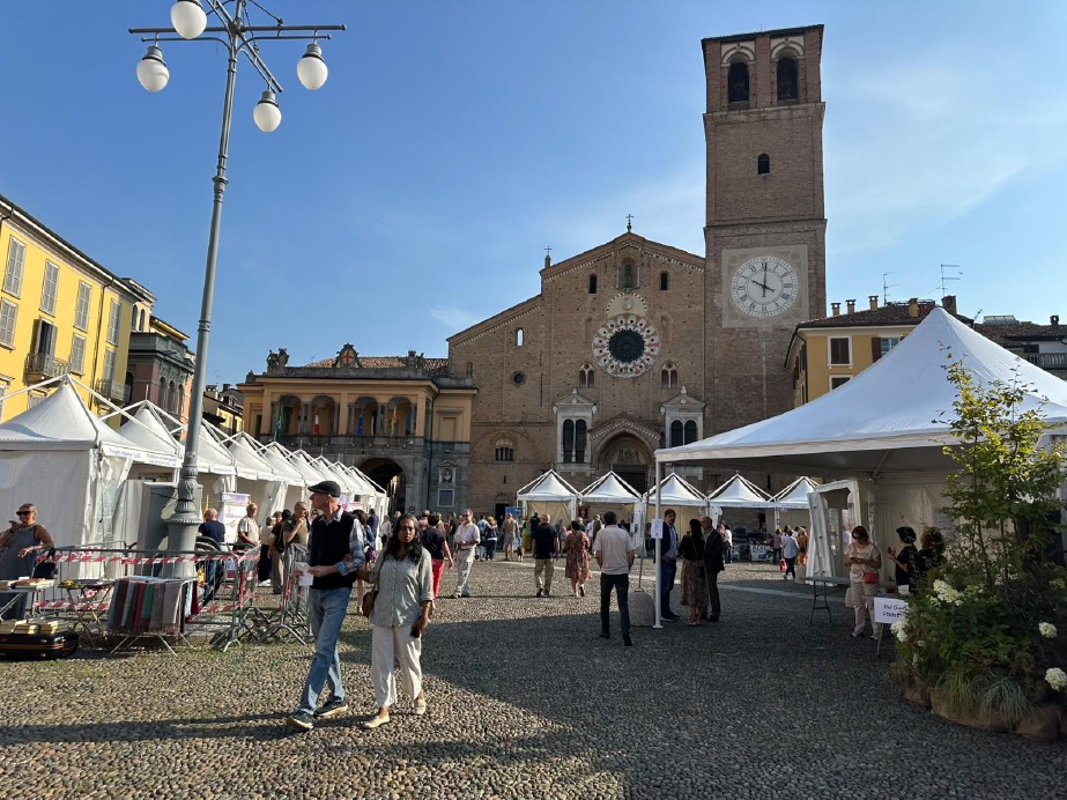 Lodi - Concorso fotografico su dono e solidarietà