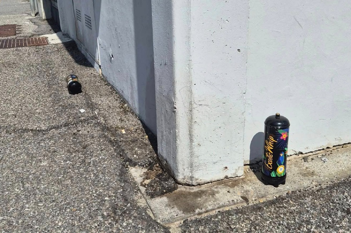 Zelo buon Persico - Bombole di protossido per strada